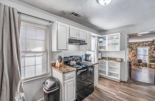 Ellendale House | 20 Minutes from Downtown - Blues City Retreat