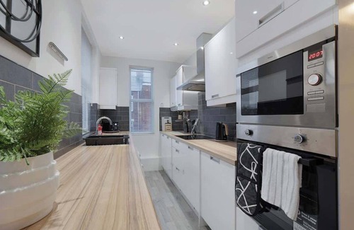 Westoe House | 20%OFF | Family 4BR Home | Seafront walks & Arbeia