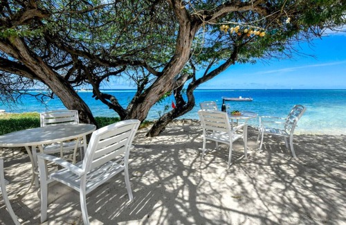 Savaneta House | 20% OFF FOR FIRST 3 BOOKINGS - NEW Listing - Beachside One-Bedroom Suite