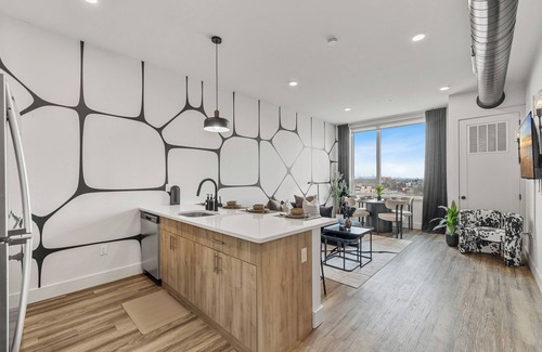 East Orange Apartment | 20% off, King Bd, Free Prkn, NYC View, 8min Train
