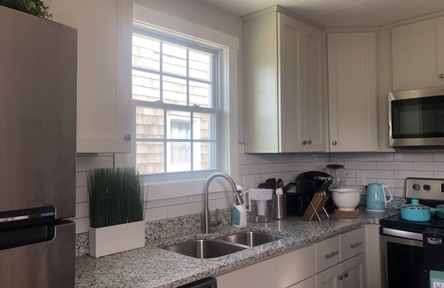 Norfolk Apartment | *20% OFF Newly Remodeled #3* 5min walk to the Beach, Amazing Virginia Pro Host.