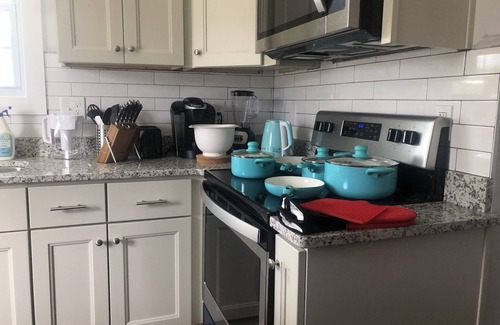 Norfolk Apartment | *20% OFF Newly Remodeled #3* 5min walk to the Beach, Amazing Virginia Pro Host.