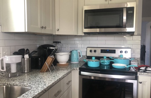 Norfolk Apartment | *20% OFF Newly Remodeled #4* 5min walk to the Beach, Amazing Virginia Pro Host.