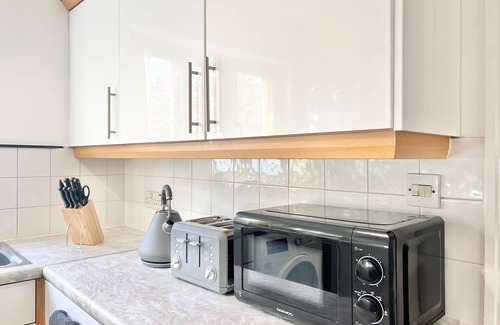 Evelyn House | 20% Off on Weekly Stays2 Bed House in 4 Clayton Drive Familybusinessleisure