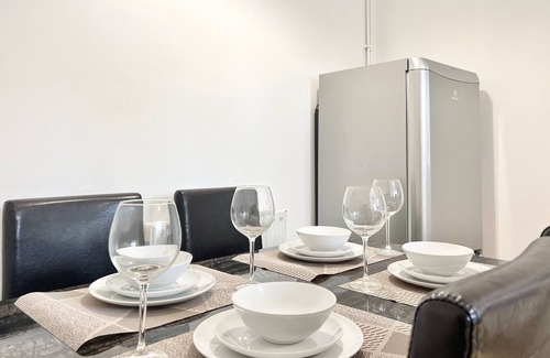 Evelyn House | 20% Off on Weekly Stays2 Bed House in 4 Clayton Drive Familybusinessleisure