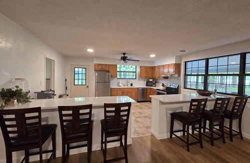 Dandridge House | 20% OFF Renovated Lakefront-Dock-Firepit-Hot tub