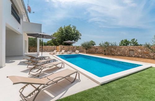 Velim House | 200 m² House ∙ 4 bedrooms ∙ 10 guests