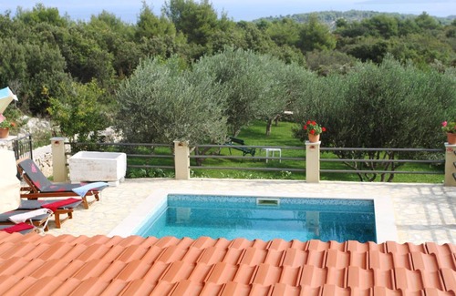 Solta House | 200 m² House ∙ 6 bedrooms ∙ 12 guests
