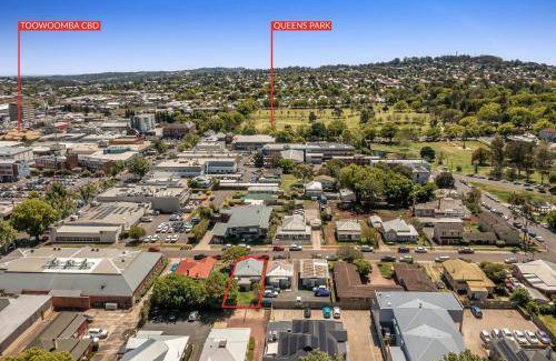 East Toowoomba House | 200 m² House ∙ 3 bedrooms ∙ 6 guests