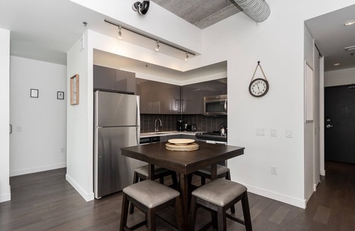 Downtown Winnipeg Condo | (2001)Glasshouse Impressive 1 Bdr Suite (311)