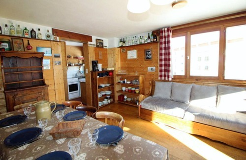 Les Almes Apartment | 200m from resort center, view mountain, terrace, tv, ski locker, 70m², Tignes