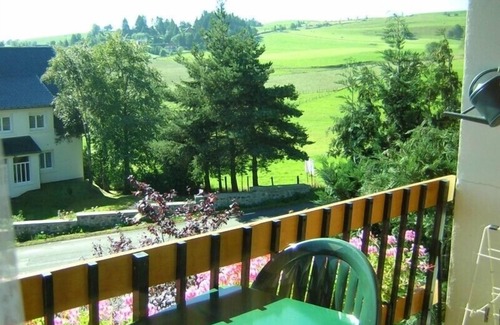 Besse-en-Chandesse Cottage | 200m medieval cottage 'key holiday' + 2 pers sunny south balcony - WIFI