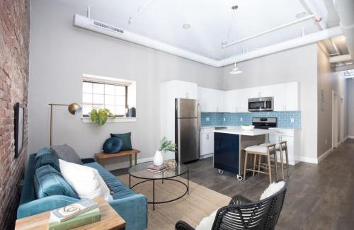 Downtown Boston Apartment | 200mbps speeds Laundry Long Stays