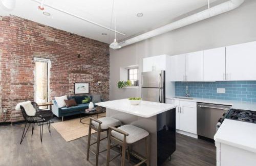 Downtown Boston Apartment | 200mbps speeds Laundry Long Stays