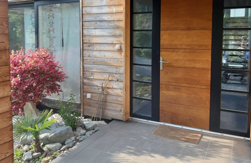 Neuvecelle House | 2013 architect's villa with heated swimming pool, lake views, 100 m from the beaches