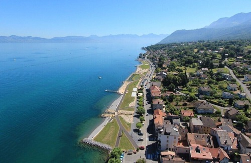 Neuvecelle House | 2013 architect's villa with heated swimming pool, lake views, 100 m from the beaches
