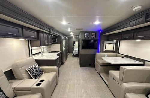 Fredericksburg House | 2021 Thor Motor Coach Challenger