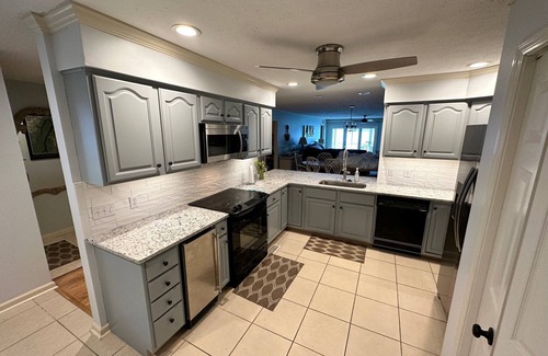 Benton Condo | 2023 RENOVATED Waterfront Condo, Great Location-Boat Rental-Pool-Fire Pit