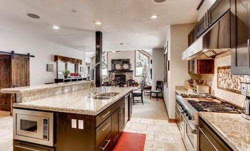 Highland Meadows House | 2030 Meadow Brook Lane Unit A