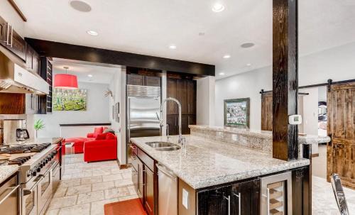 Highland Meadows House | 2030 Meadow Brook Lane Unit A