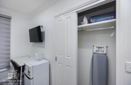 Brunswick East Hotel | 207 Chic Queen BR with Fast WiFi - Brunswick East