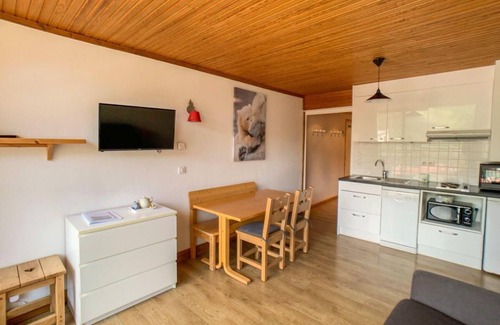 Tignes le Lac Apartment | 20m from resort center, 2nd floor, balcony, tv, ski locker, 29m², Tignes