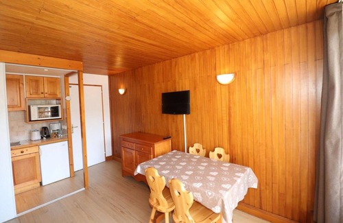 Tignes le Lac Apartment | 20m from resort center, 2nd floor, balcony, tv, ski locker, 31m², Tignes