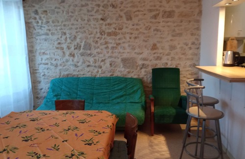 Gencay Apartment | 20min Poitiers city center apartment close to all amenities and attractions