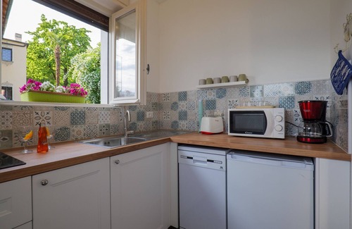 Suna Apartment | 2½-zimmer-wohnung mit Balkon mit Seesicht und Parkplatz