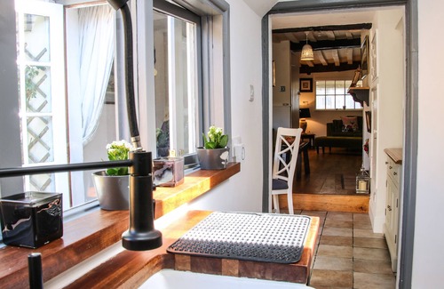 Bishops Castle Cottage | 21 HIGH STREET, pet friendly, with a garden in Bishop's Castle