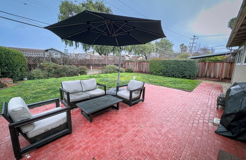 East San Mateo House | 2139 3B ACHome/Parking/WIFI fully Fenced Yard/Jacuzzi