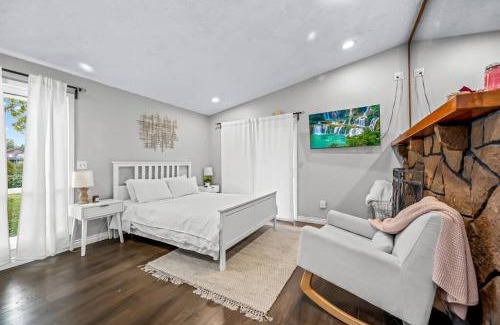 Ridgefield House | 22 Acres Home with hot tub minutes from Ilana Casino