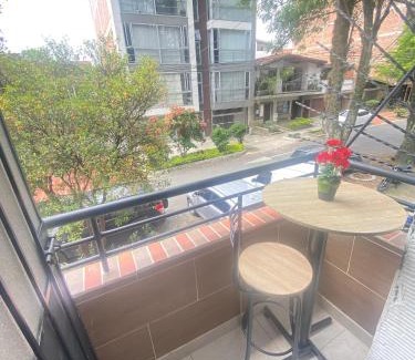 Suramericana Apartment | 22 LINDO y AMPLIO APARTAMENTO CON BALCON 3 HABIT eN LAURELES ESTADIO