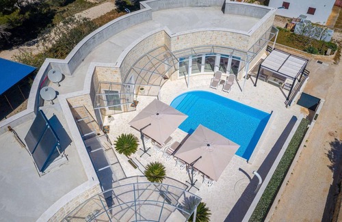 Zdrelac House | 228 m² House ∙ 4 bedrooms ∙ 8 guests