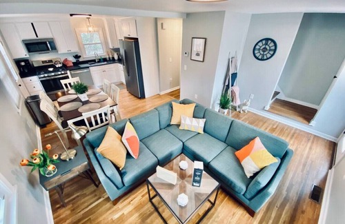Southington House | #23 *COMFORT & LUXURY* 3 BR/2 BA House