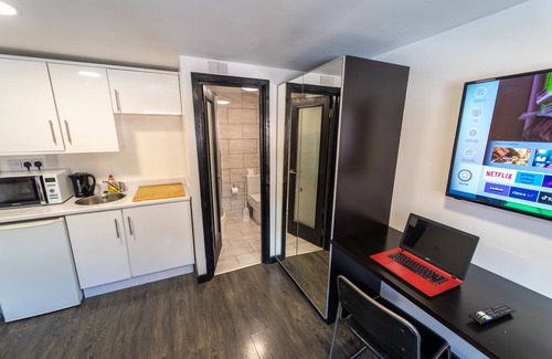 Selly Oak House | 23 North Road Studios Near QE and UOB