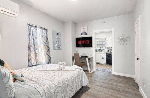 Cedar Crest Apartment | 2308 Britton Unit 1 · Sparkling Modern 1BR Beautiful Dallas