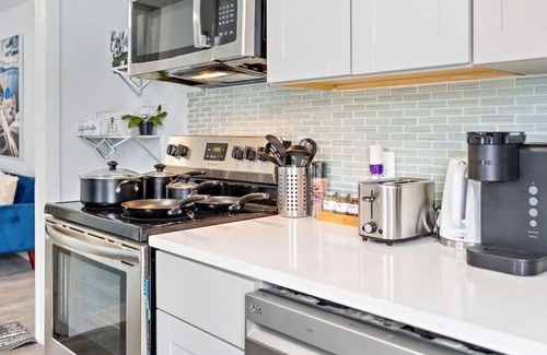 Cedar Crest Apartment | 2308 Britton UNIT 4 · Cute & comfy 10min to Downtown