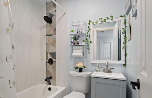 Cedar Crest Apartment | 2308 Britton UNIT 4 · Cute & comfy 10min to Downtown