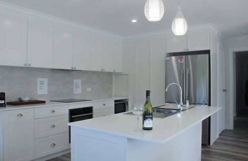 Harrington House | 24/7 a renovated 3 bedroom holiday home facing the peaceful Manning River