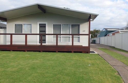 Harrington House | 24/7 a renovated 3 bedroom holiday home facing the peaceful Manning River