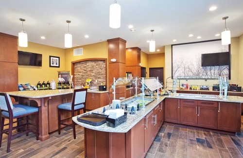 Sweetbriar Apartment | 24 Hour Business Center + Heated Outdoor Pool | Studio Close to Downtown Austin