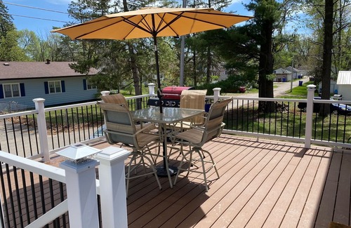 Adams House | 2400 sqft Spacious Luxury Value. 30 min from Wis Dells. 20 Min to Sand Valley