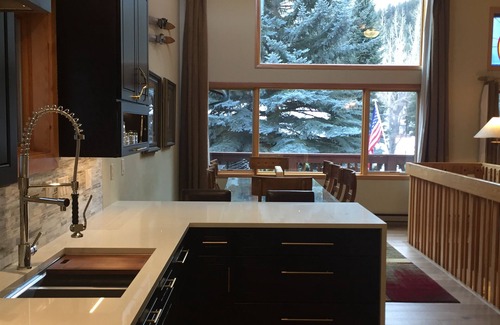 Eagle-Vail House | 245+ 5★ Reviews! Between Vail & Beaver Creek Hot Tub/Fire Pit/Ski/Hike/Golf