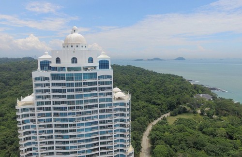 Playa Bonita Village Apartment | 24o Penthouse Unique Design 2 Balconies Oceanview