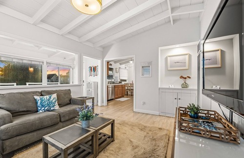 Pierpont Bay House | 25% Off Oct! Walk To Beach, Beautiful Ocean Views
