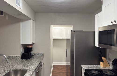 Irving Apartment | 25% Off Upgraded 2BD, Pool, DFW South, 183/161 - Irving - I042