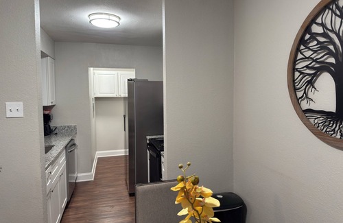 Irving Apartment | 25% Off Upgraded 2BD, Pool, DFW South, 183/161 - Irving - I042