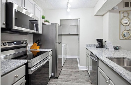 Irving Apartment | 25% OFF Upgraded 2BD - Pool - DFW South 183/161 - i015