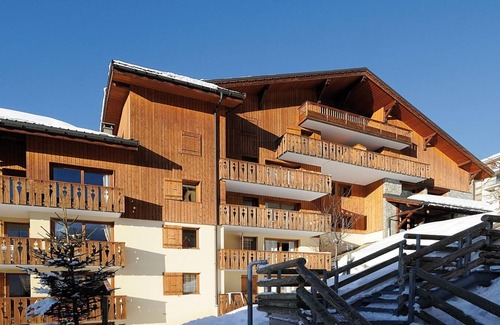 Plan Peisey Apartment | 250m from resort center, fitness, swimming pool, terrace, balcony, tv, ski locker, 49-55m²
